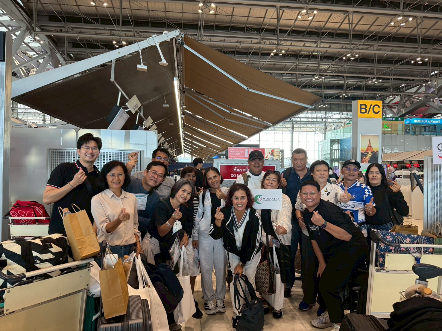 LINE_ALBUM_กรุ๊ปจอยหน้าร้านเฉิงตู 15 ท่าน_251212_3