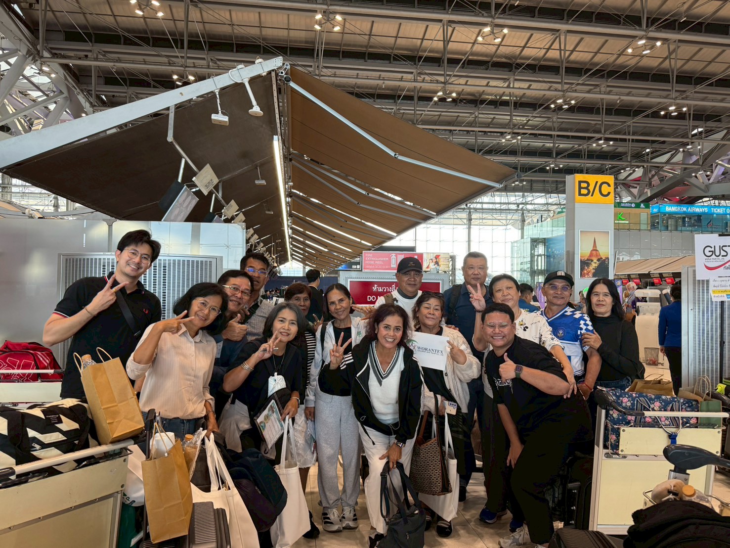 LINE_ALBUM_กรุ๊ปจอยหน้าร้านเฉิงตู 15 ท่าน_251212_6