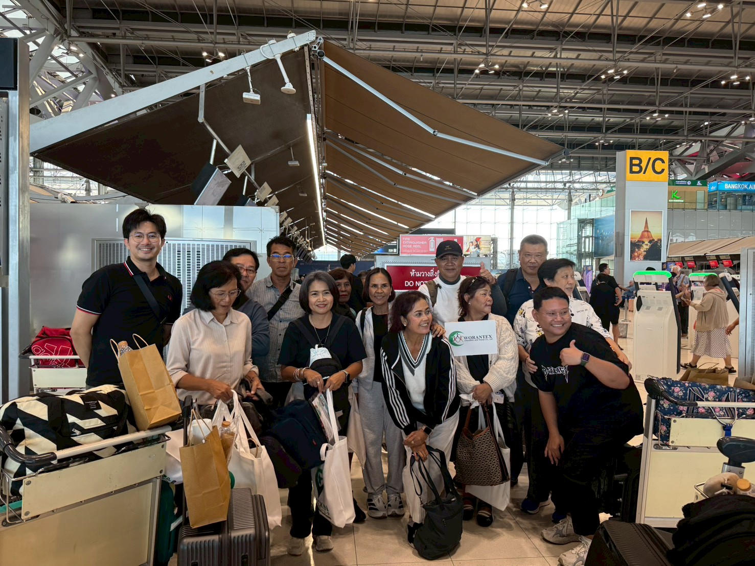 LINE_ALBUM_กรุ๊ปจอยหน้าร้านเฉิงตู 15 ท่าน_251212_7